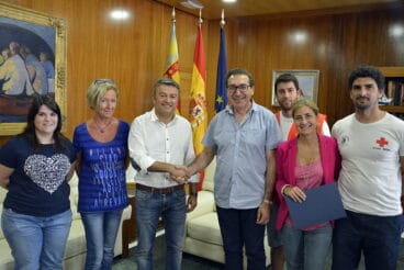 El presidente de Cruz Roja tras firmar el convenio con el ayuntamiento
