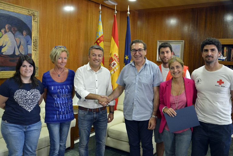 El presidente de Cruz Roja tras firmar el convenio con el ayuntamiento