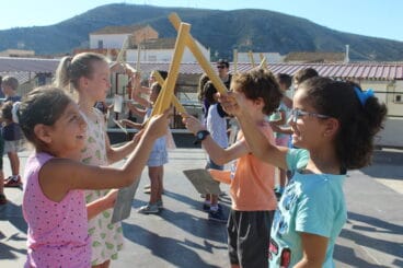 Ensayo de las danzas populares en Poble Nou