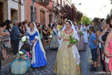 Festeras en la ofrenda