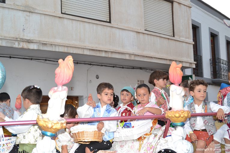 Festeros infantiles del 2016 en su carroza
