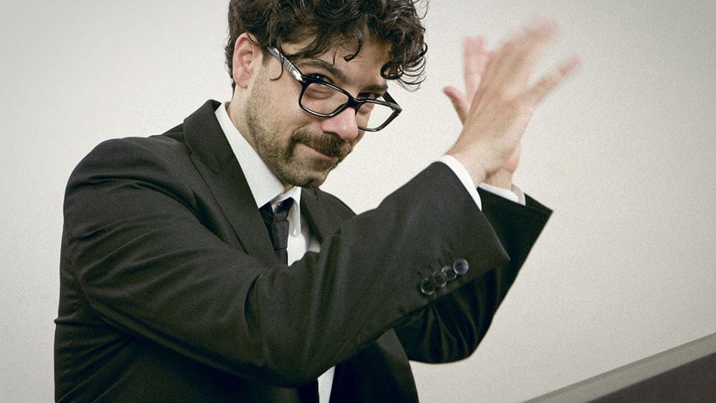 Giuliano Adorno dirigiendo durante un concierto