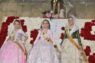 La Reina infantil y sus damas ante San Joan