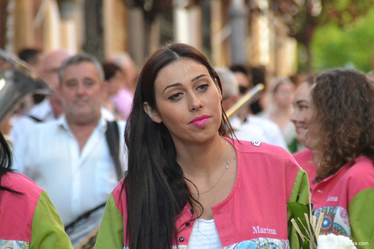 Marina durante el desfile de la ofrenda