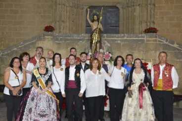 Mavi Pérez con la Comisión de Fogueres