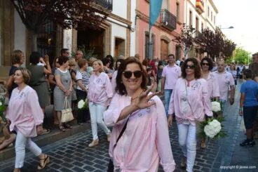 Participantes de la  Penya Pensat i Fet en la ofrenda