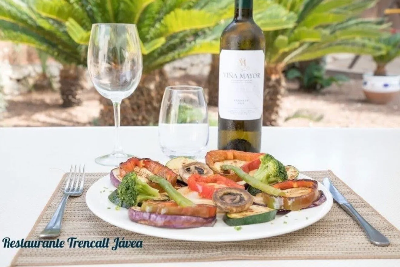Plato y vino - Restaurante Trencall