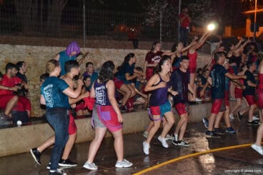 Quintos saliendo del agua