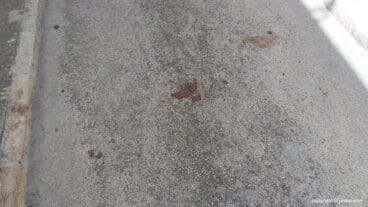 Resto de sangre en la calle.
