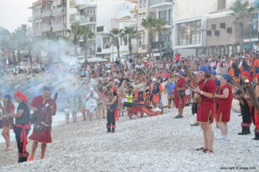 Tropas cristianas defendiendo la playa