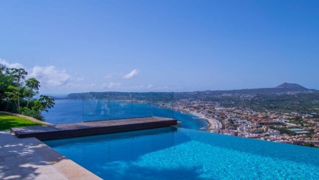 Imagen: Casas con vistas panorámicas al Mediterráneo