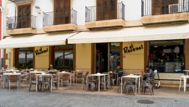 Fachada de El Raconet