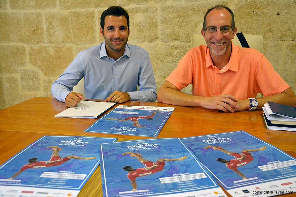 José Bas junto a Vicent Colomer presentando el torneo de fútbol playa