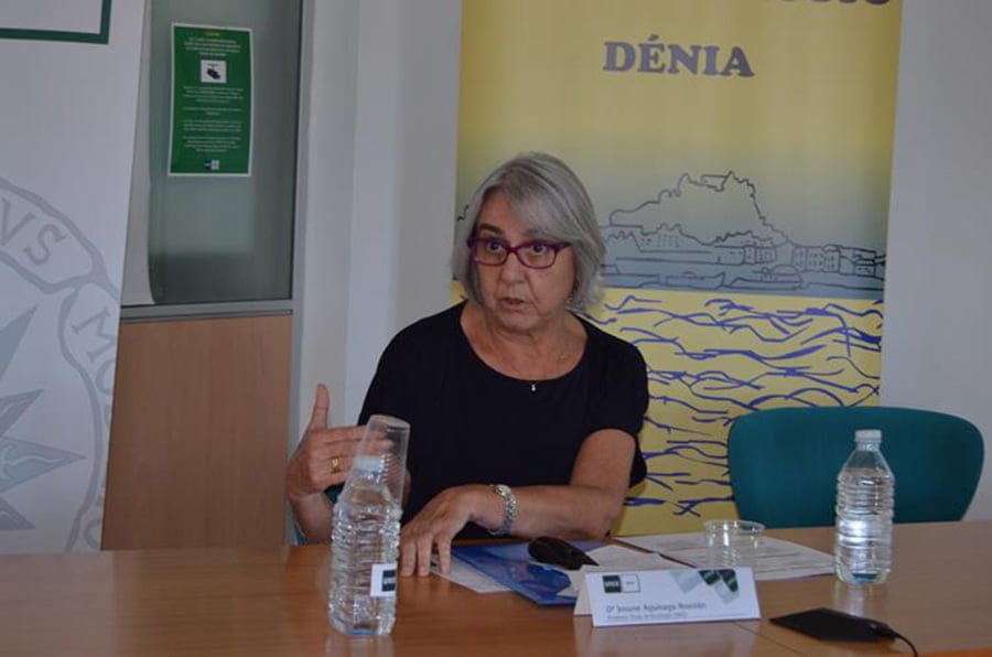 Josune Aguinaga en el aula de la UNED de Xàbia