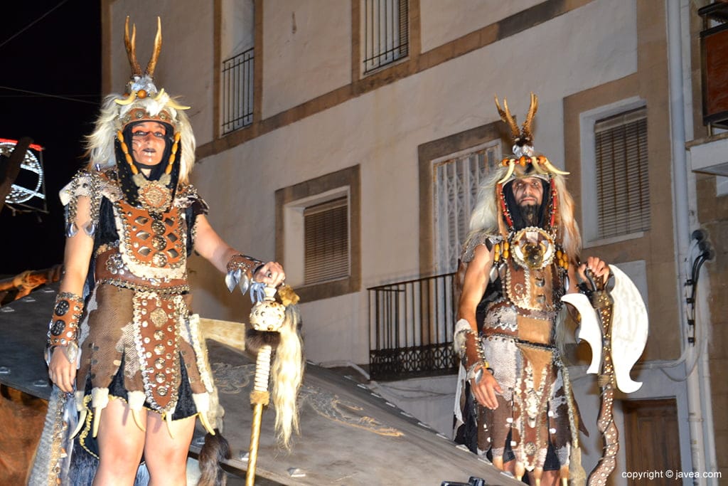 Los capitanes en su carroza