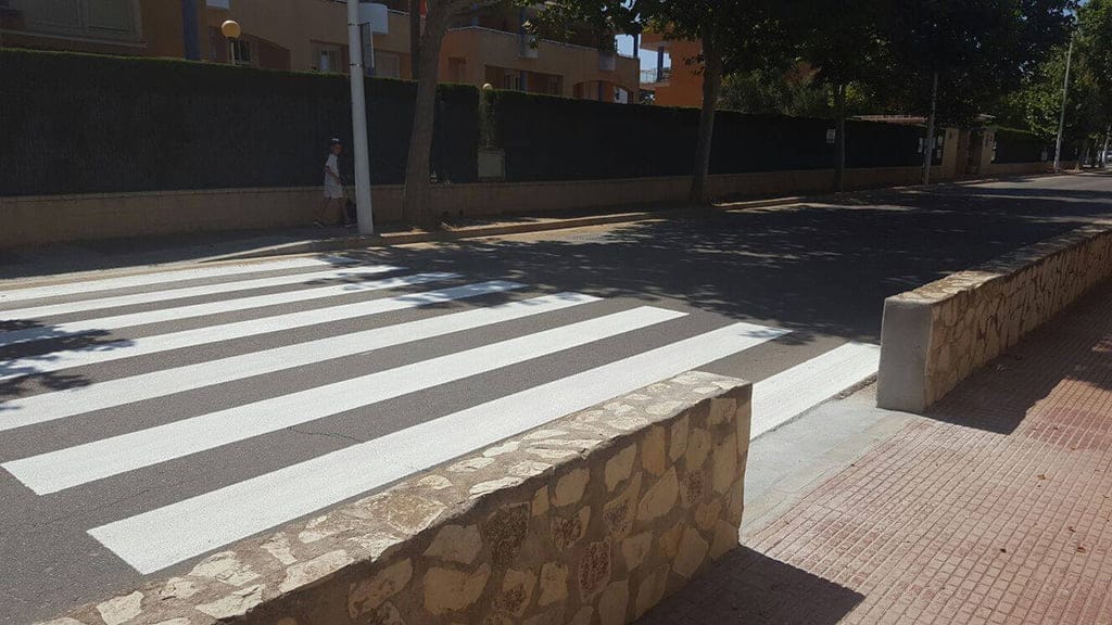 Paso de peatones en Cala Blanca