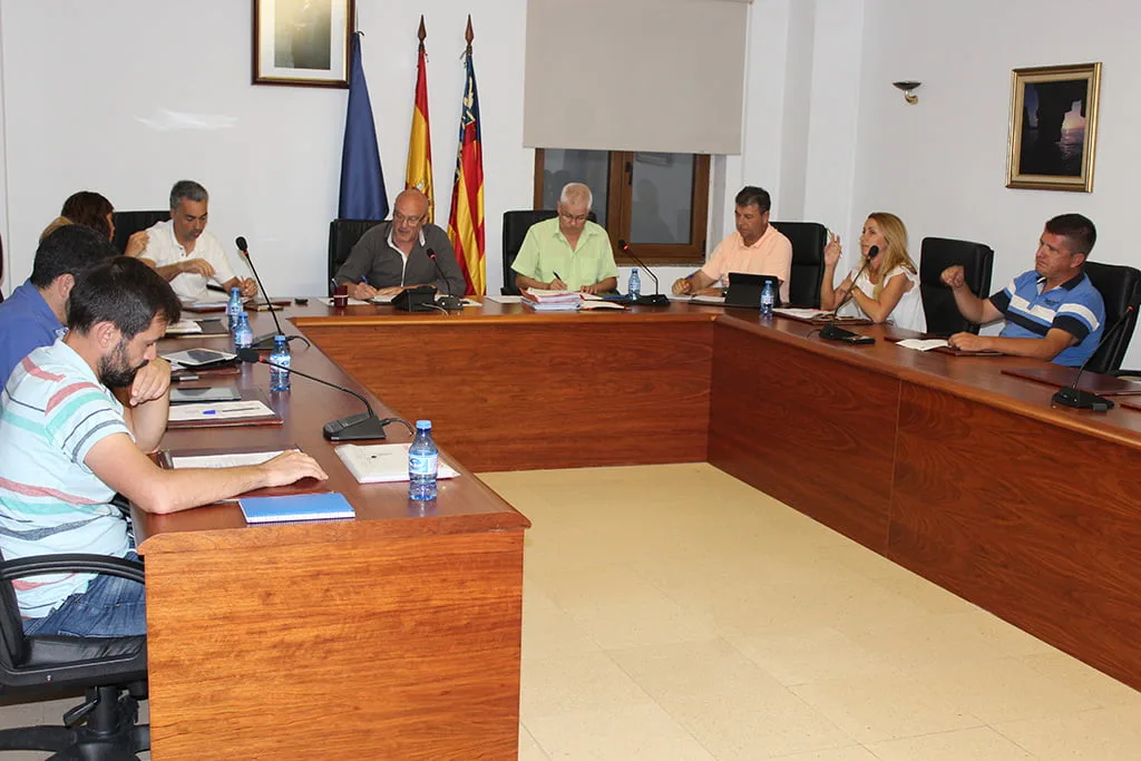 Celebración del pleno en el ayuntamiento de Benitatxell