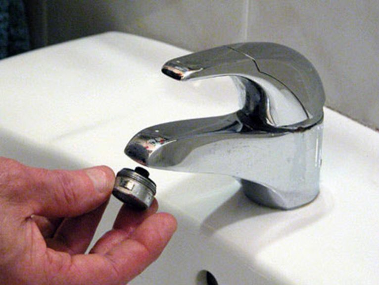La réduction de l'écoulement d'eau dans un robinet