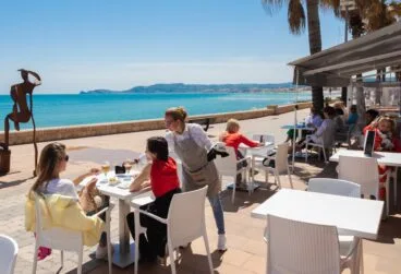 Terraza en el paseo marítimo de Jávea