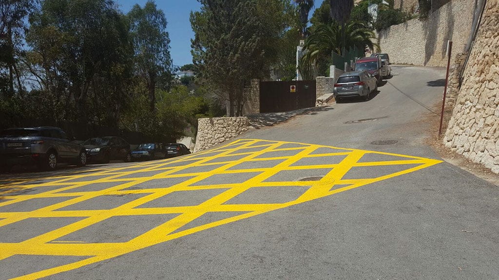 Zona restringia de aparcamiento en la zona de Ambolo