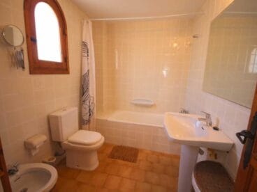 Un baño de la casa Atina inmobiliaria