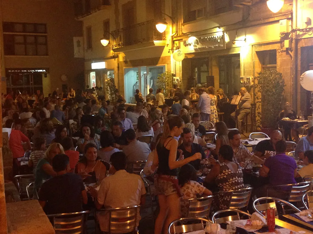 Bares llenos en la Shopping Night