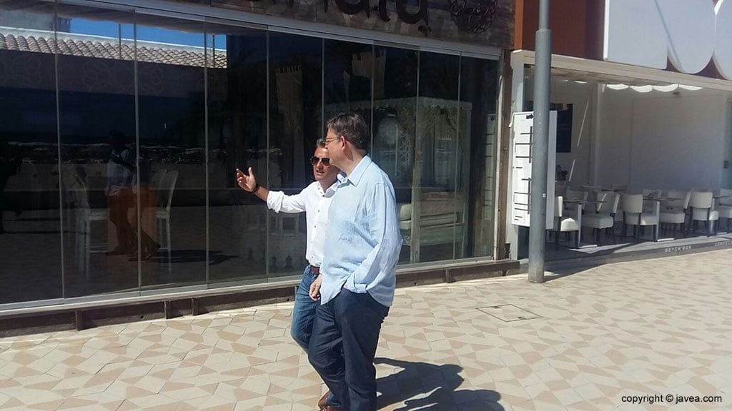 Chulvi y Puig paseando por el Arenal
