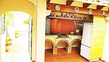 cocina exterior villa puchol marinabay