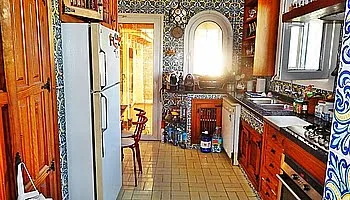 Cocina interior de la villa del Puchol Marinabay Homes