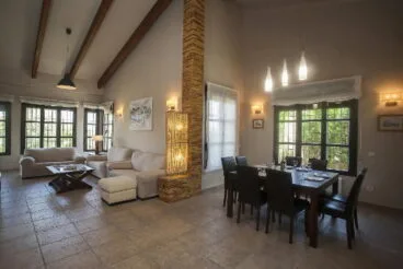 Comedor de la casa dragonfly Aguila Rent a Villas