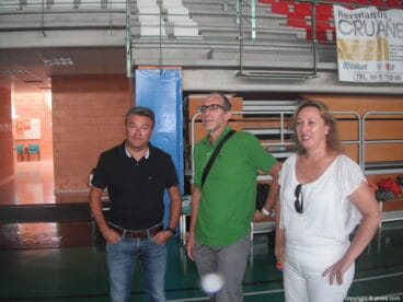 Concejales y Alcalde en el campus de Handbol
