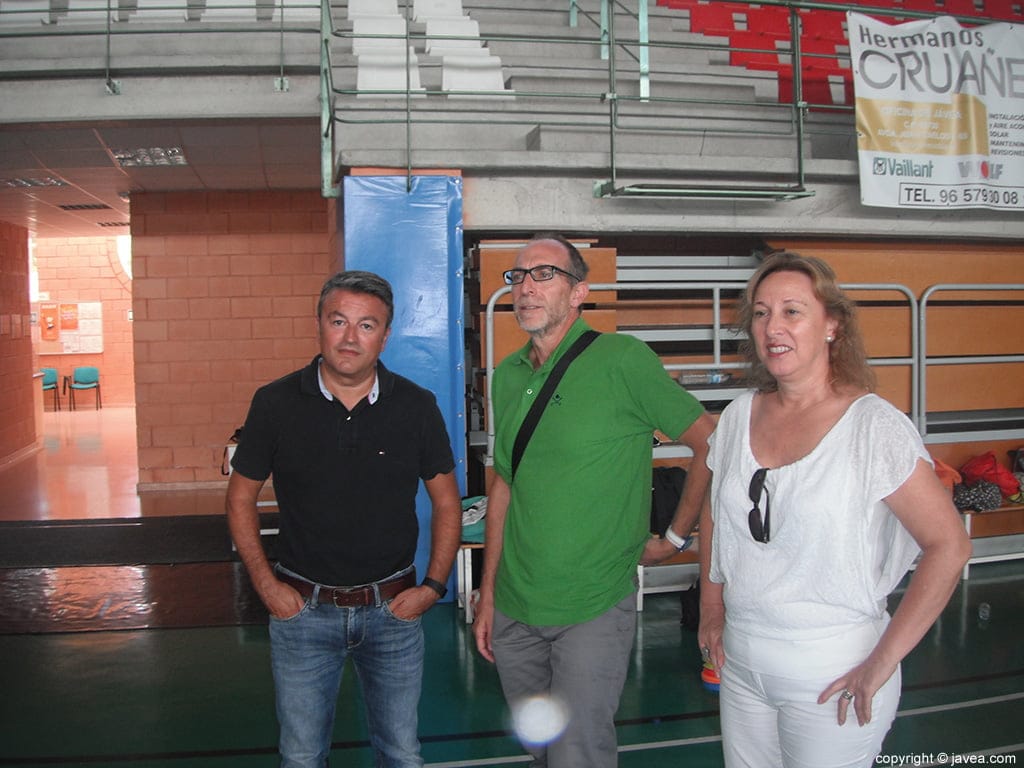 Concejales y Alcalde en el campus de Handbol