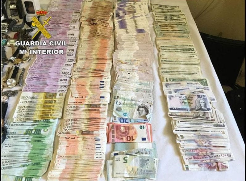 Dinero incautado a los ladrones