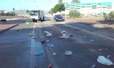 Restos del botellón en la zona de la discoteca Moli Blanc