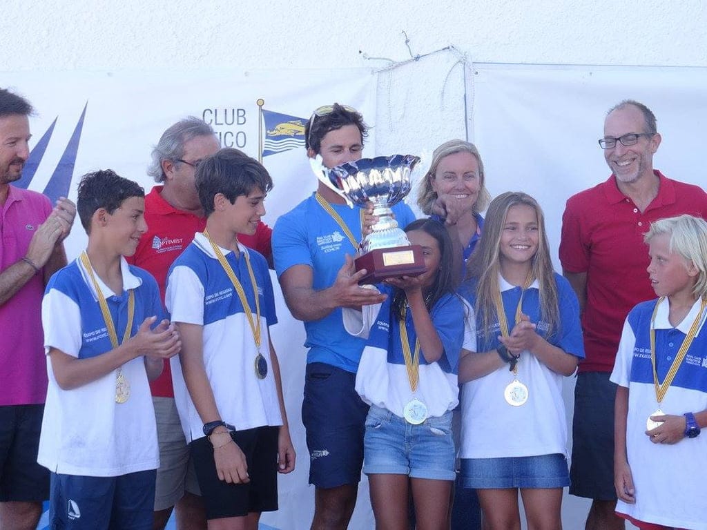 Equipo del RCN Torrevieja con el trofeo de campeones