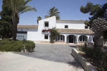 Fachada principal de la casa Marques Aguila Rent a Villas
