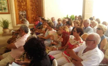 Feligreses en la misa