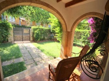 Vista de la entrada a la casa Atina Inmobiliaria