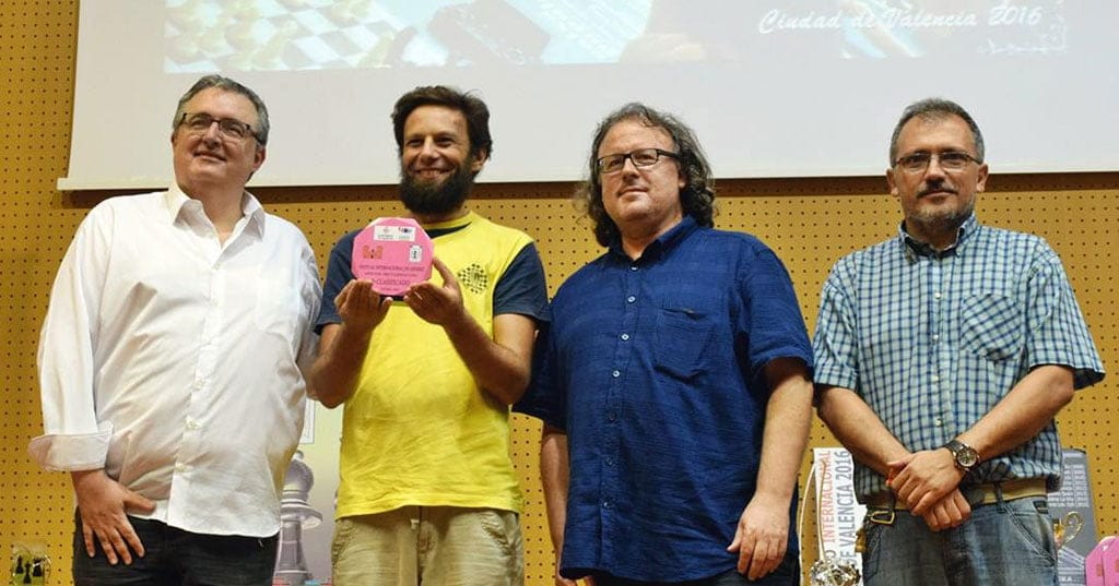 José María Najarro recogiendo su trofeo