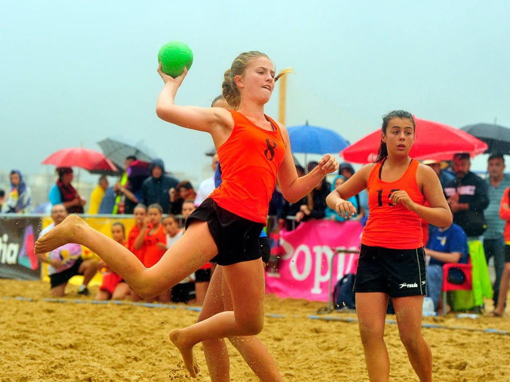 Lanzamiento de una jugadora xabiera