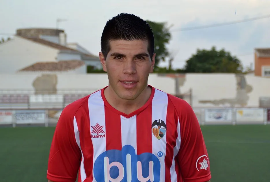 Miguel Meretta con la camiseta del CD Jávea