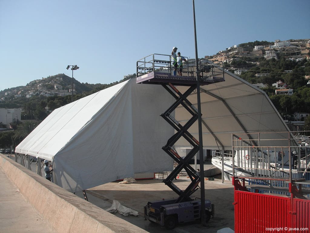 Montaje de la carpa del baret