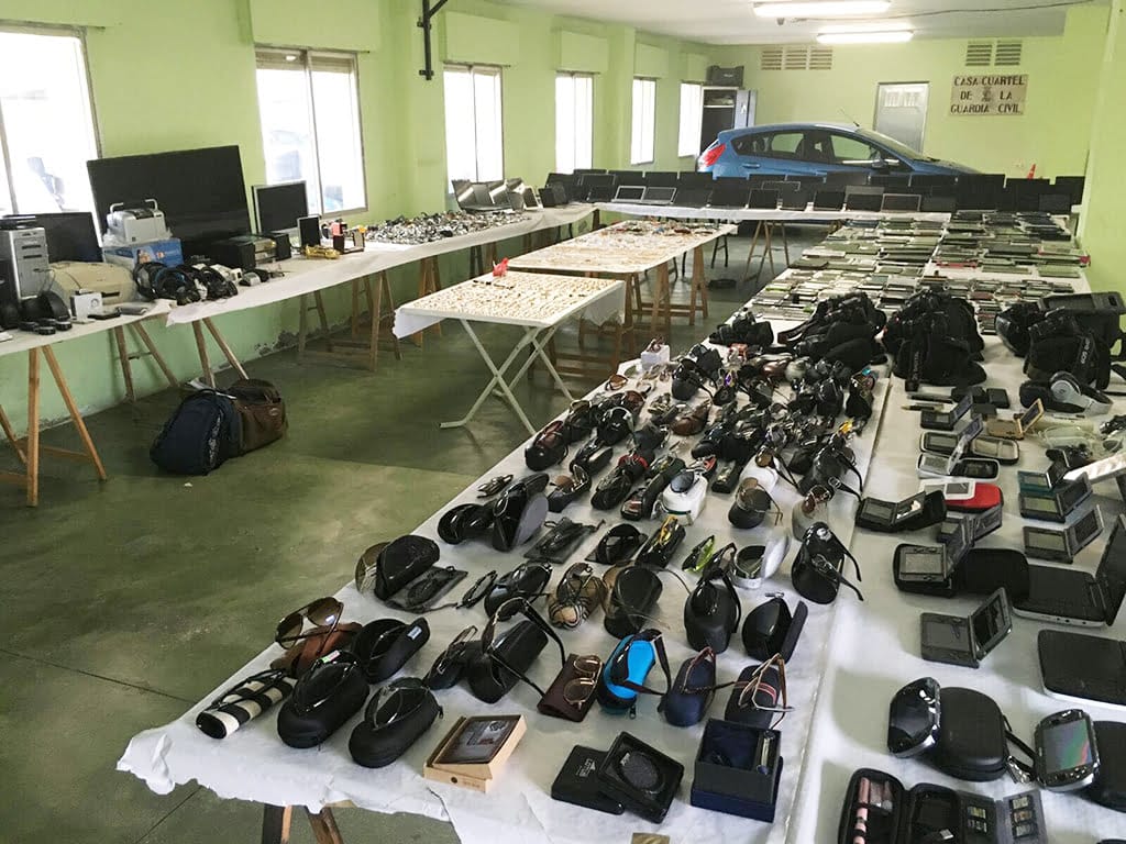 Objetos recuperados por la Guardia Civil expuestos en Xàbia