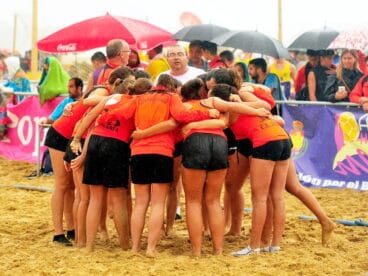 Piña de las chicas del Club Handbol Xàbia