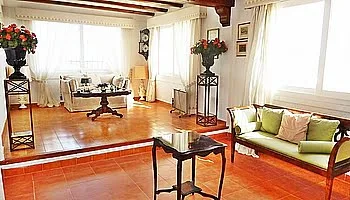 Salón principal de la villa del Puchol Marinabay Homes