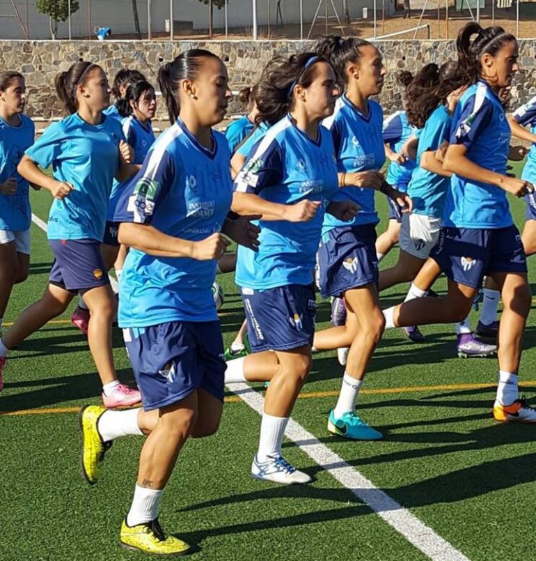 Sandra Castelló en el entrenamiento del Sporting de Huelva