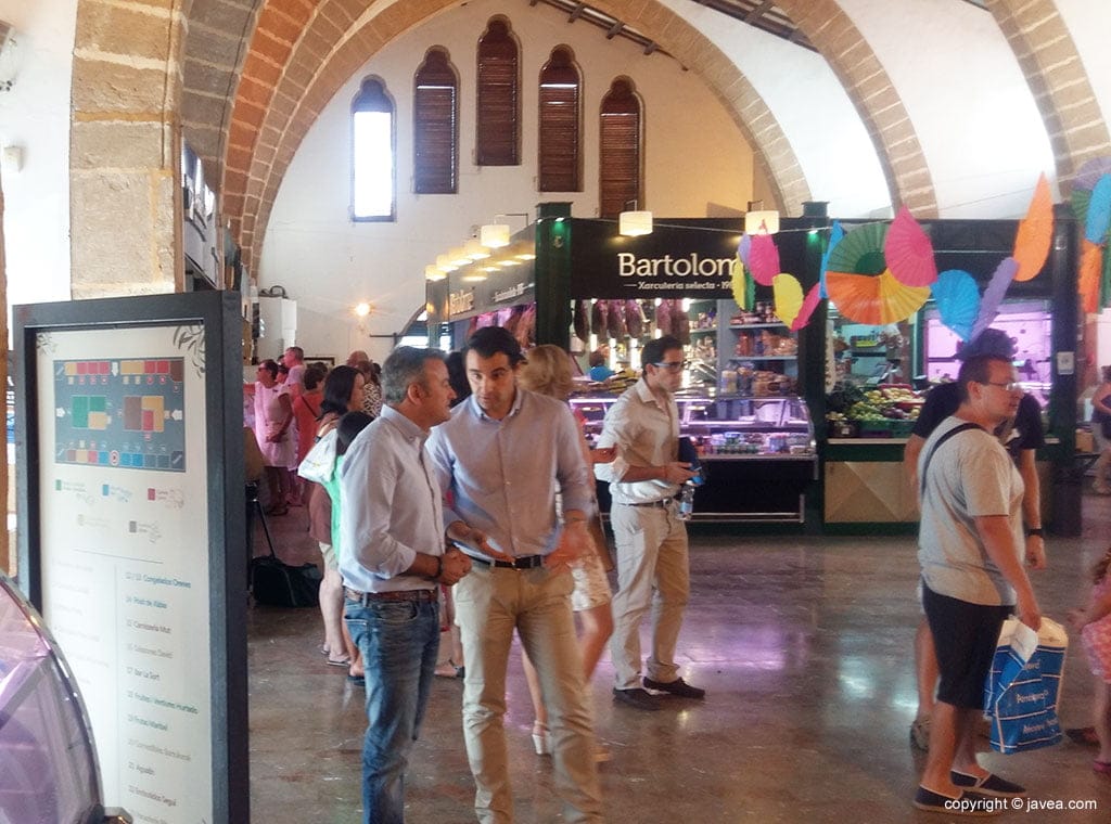 Dolón y Chulvi visitaron el Mercat Municipal