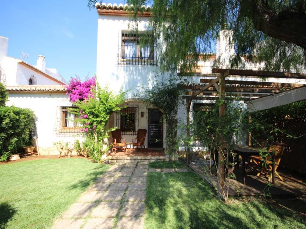 Fachada de la vivienda Atina Inmobiliaria