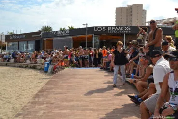 Ambiente en la playa del Arenal