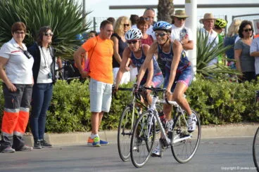 Ana Gomis y Sandra Rey sobre sus bicicletas